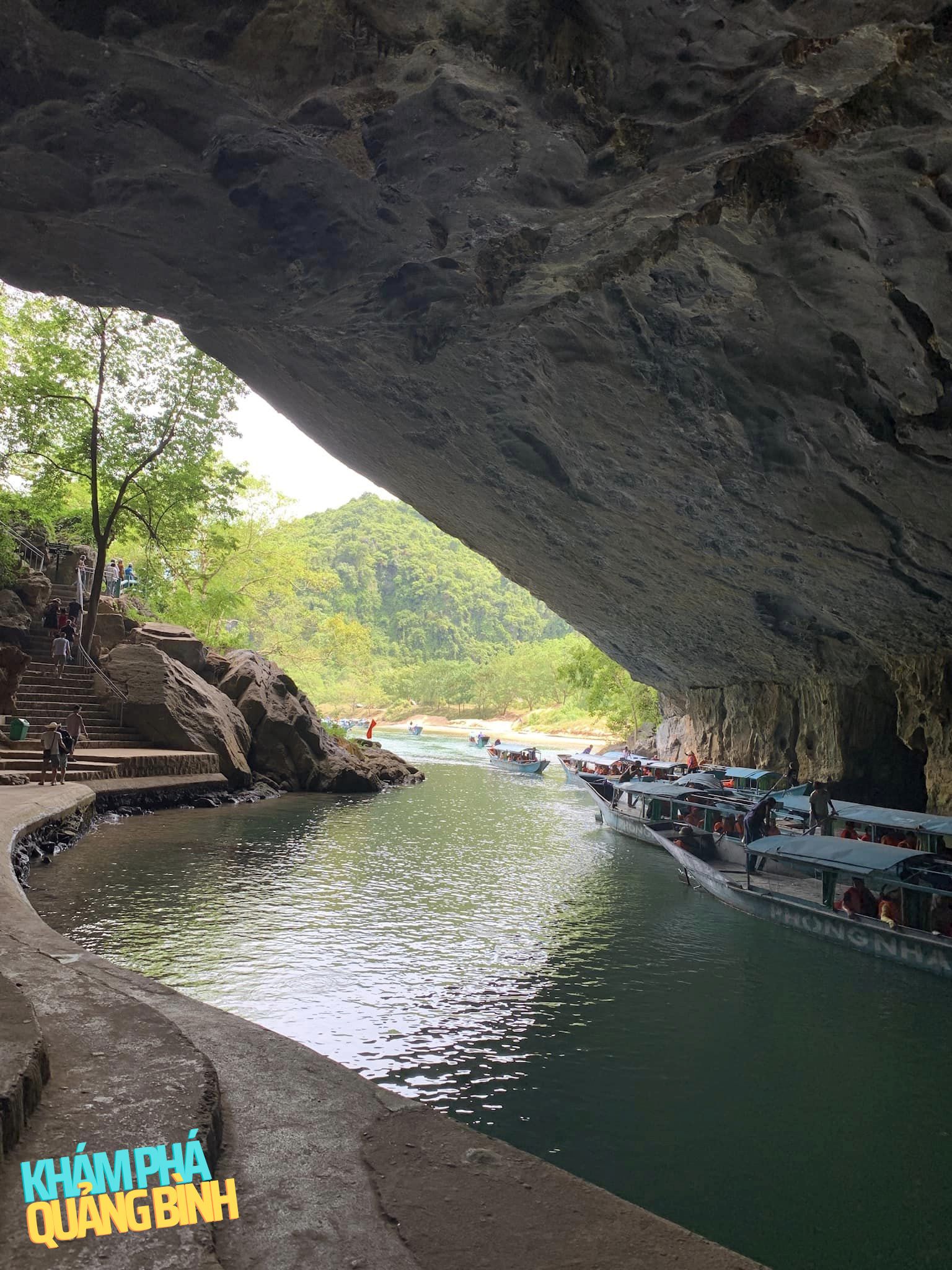 Bến đậu thuyền nơi giao thoa giữa động khô và động nước