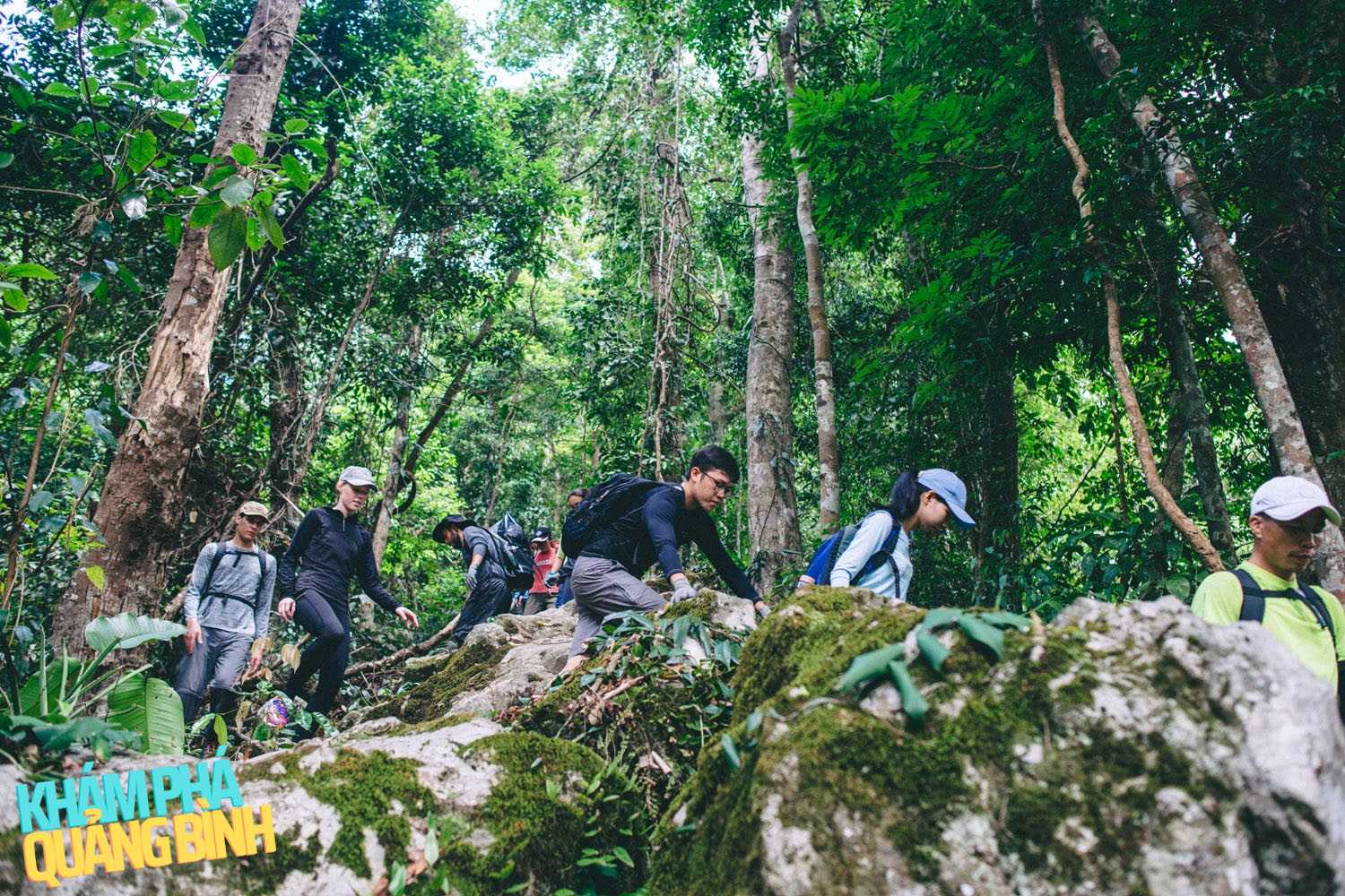 Du khách sẽ sẽ trải qua những thử thách đầy phiêu lưu, chinh phục những mõm đá trên chặng đường trekking.