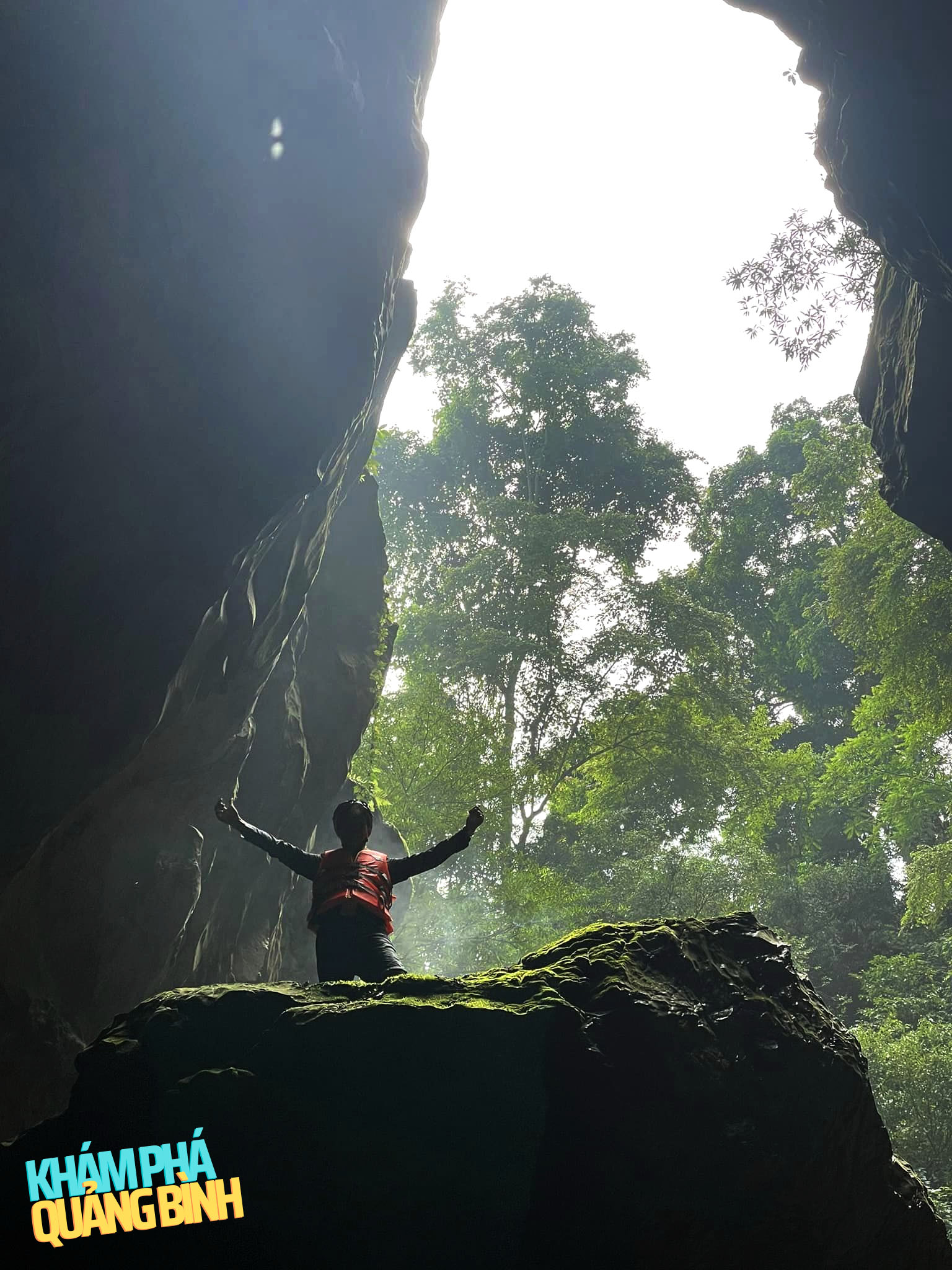 Cảnh quan không gian tuyệt đẹp tại của hang Sơn Nữ.