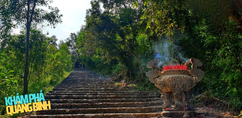 Thần Đinh là ngọn núi hùng vĩ được nhiều tư liệu lịch sử ghi chép.